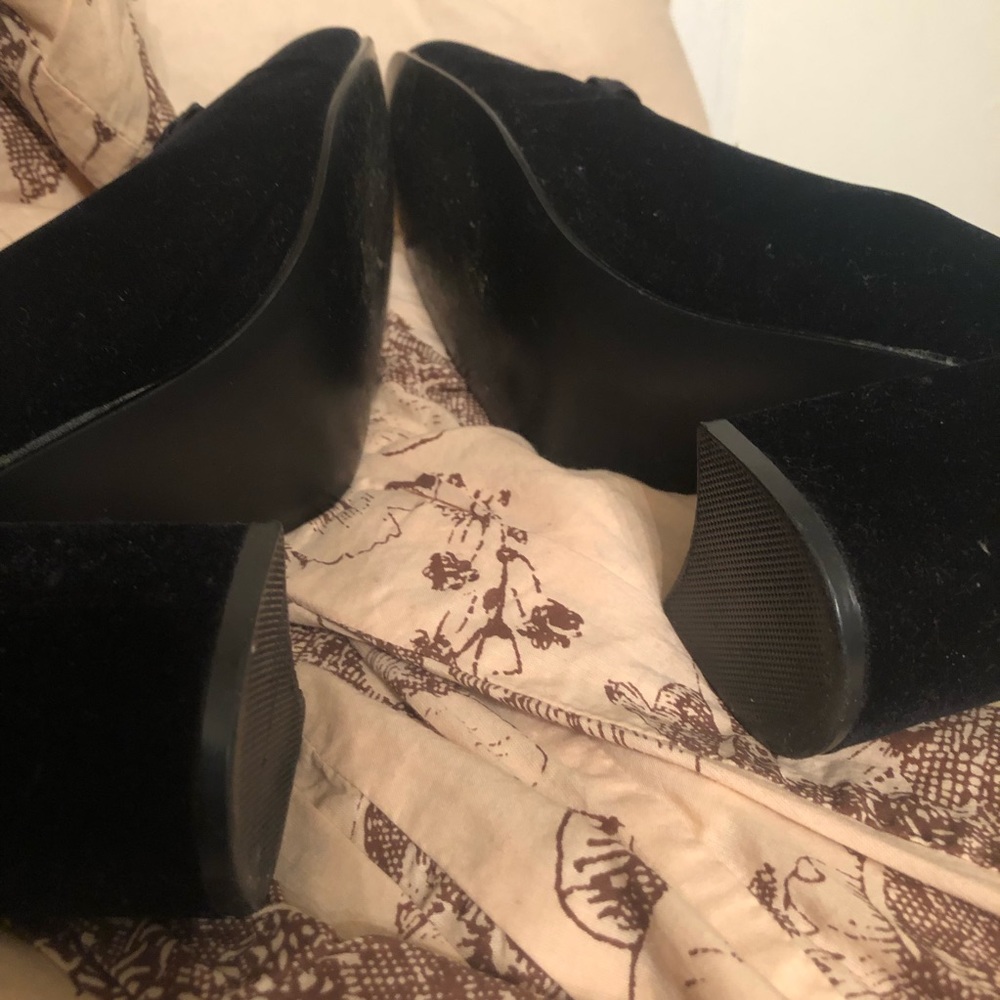 Black velvet shoes